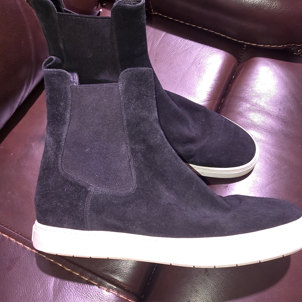 Vince Luxury Womens Size 11 Waterproof Black Suede Super Comph Sneakers / Boots.